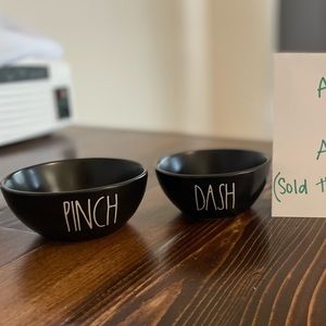 📦 SOLD 📦 Rae Dunn black Dash & Pinch
